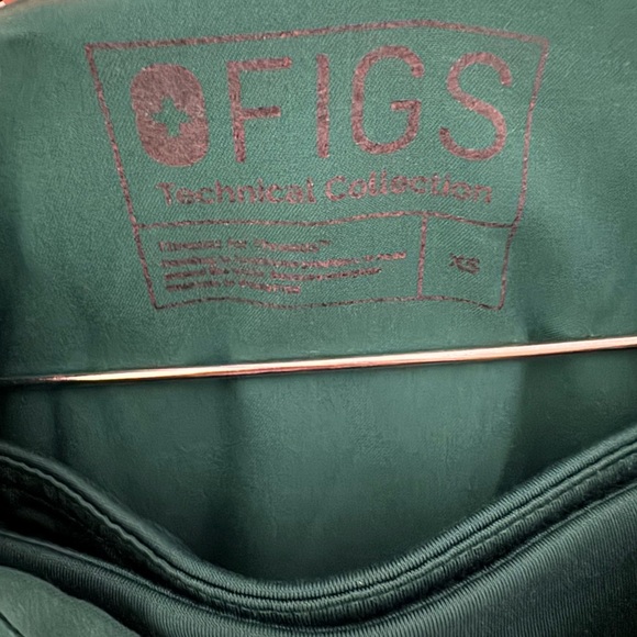 Figs set in xs in hunter green - Picture 2 of 4